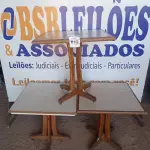 LOTE 012 - 03 MESAS DE MADEIRA MEDINDO 75XCM75CM. (NO ESTADO, NÃO SABEMOS SE FUNCIONA. LEILÃO NÃO TEM GARANTIA E NEM DEVOLUÇÃO).