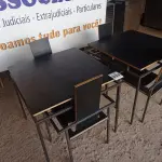 LOTE 033 - 02 MESAS DESIGN ARROJADO COM TAMPO DE MADEIRA E PÉS DE FERRO COM 04 CADEIRAS MEDINDO 80CMX80CM. (NO ESTADO, NÃO SABEMOS SE FUNCIONA. LEILÃO NÃO TEM GARANTIA E NEM DEVOLUÇÃO).