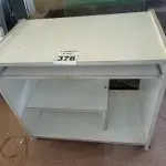 LOTE 376 - 01 MESINHA PARA COMPUTADOR. (NO ESTADO) ATENÇÃO! FAZER A VISITAÇÃO ANTES DE ARREMATAR, NÃO SABEMOS SE FUNCIONA. LEILÃO NÃO TEM GARANTIA E NEM DEVOLUÇÃO, SUJEITO A POSSÍVEIS AVARIAS VISÍVEIS/OCULTAS E/OU AUSÊNCIA DE COMPONENTES.