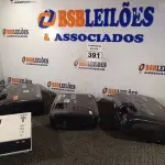 LOTE 391 - 04 PROJETORES MULTIMIDIA MARCAS E MODELOS DIVERSOS PARA RETIRADA DE PEÇAS. (NO ESTADO) ATENÇÃO! FAZER A VISITAÇÃO ANTES DE ARREMATAR, NÃO SABEMOS SE FUNCIONA. LEILÃO NÃO TEM GARANTIA E NEM DEVOLUÇÃO, SUJEITO A POSSÍVEIS AVARIAS VISÍVEIS/OCULTAS E/OU AUSÊNCIA DE COMPONENTES.