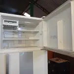 LOTE 471 - 01 GELADEIRA MARCA ELECTROLUX 220V. (NO ESTADO) ATENÇÃO! FAZER A VISITAÇÃO ANTES DE ARREMATAR, NÃO SABEMOS SE FUNCIONA. LEILÃO NÃO TEM GARANTIA E NEM DEVOLUÇÃO, SUJEITO A POSSÍVEIS AVARIAS VISÍVEIS/OCULTAS E/OU AUSÊNCIA DE COMPONENTES.