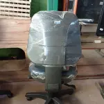 LOTE 452 - 01 CADEIRA DE ESCRITÓRIO COM BASE GIRATÓRIA. (NO ESTADO) ATENÇÃO! FAZER A VISITAÇÃO ANTES DE ARREMATAR, NÃO SABEMOS SE FUNCIONA. LEILÃO NÃO TEM GARANTIA E NEM DEVOLUÇÃO, SUJEITO A POSSÍVEIS AVARIAS VISÍVEIS/OCULTAS E/OU AUSÊNCIA DE COMPONENTES.
