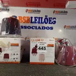LOTE 445 - 02 LUMINÁRIAS PENDENTE SÃO PAULO. (NO ESTADO) ATENÇÃO! FAZER A VISITAÇÃO ANTES DE ARREMATAR, NÃO SABEMOS SE FUNCIONA. LEILÃO NÃO TEM GARANTIA E NEM DEVOLUÇÃO, SUJEITO A POSSÍVEIS AVARIAS VISÍVEIS/OCULTAS E/OU AUSÊNCIA DE COMPONENTES.