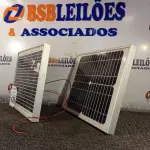 LOTE 439 - 02 PAINÉIS SOLARES 18V 10W. (NO ESTADO) ATENÇÃO! FAZER A VISITAÇÃO ANTES DE ARREMATAR, NÃO SABEMOS SE FUNCIONA. LEILÃO NÃO TEM GARANTIA E NEM DEVOLUÇÃO, SUJEITO A POSSÍVEIS AVARIAS VISÍVEIS/OCULTAS E/OU AUSÊNCIA DE COMPONENTES.