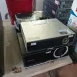 LOTE 332 - 04 PROJETORES MULTIMIDIA MARCAS E MODELOS DIVERSOS PARA RETIRADA DE PEÇAS. (NO ESTADO) ATENÇÃO! FAZER A VISITAÇÃO ANTES DE ARREMATAR, NÃO SABEMOS SE FUNCIONA. LEILÃO NÃO TEM GARANTIA E NEM DEVOLUÇÃO, SUJEITO A POSSÍVEIS AVARIAS VISÍVEIS/OCULTAS E/OU AUSÊNCIA DE COMPONENTES.