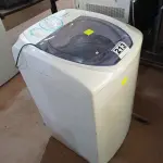 LOTE 213 - 01 MÁQUINA DE LAVAR ROUPAS MARCA ELECTROLUX 6KG 220V. (NO ESTADO) ATENÇÃO! FAZER A VISITAÇÃO ANTES DE ARREMATAR, NÃO SABEMOS SE FUNCIONA. LEILÃO NÃO TEM GARANTIA E NEM DEVOLUÇÃO, SUJEITO A POSSÍVEIS AVARIAS VISÍVEIS/OCULTAS E/OU AUSÊNCIA DE COMPONENTES.