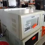 LOTE 266 - 04 MICRO-ONDAS MARCAS E MODELOS DIVERSOS PARA RETIRADA DE PEÇAS. (NO ESTADO) ATENÇÃO! FAZER A VISITAÇÃO ANTES DE ARREMATAR, NÃO SABEMOS SE FUNCIONA. LEILÃO NÃO TEM GARANTIA E NEM DEVOLUÇÃO, SUJEITO A POSSÍVEIS AVARIAS VISÍVEIS/OCULTAS E/OU AUSÊNCIA DE COMPONENTES.