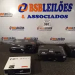 LOTE 391 - 04 PROJETORES MULTIMIDIA MARCAS E MODELOS DIVERSOS PARA RETIRADA DE PEÇAS. (NO ESTADO) ATENÇÃO! FAZER A VISITAÇÃO ANTES DE ARREMATAR, NÃO SABEMOS SE FUNCIONA. LEILÃO NÃO TEM GARANTIA E NEM DEVOLUÇÃO, SUJEITO A POSSÍVEIS AVARIAS VISÍVEIS/OCULTAS E/OU AUSÊNCIA DE COMPONENTES.