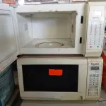 LOTE 266 - 04 MICRO-ONDAS MARCAS E MODELOS DIVERSOS PARA RETIRADA DE PEÇAS. (NO ESTADO) ATENÇÃO! FAZER A VISITAÇÃO ANTES DE ARREMATAR, NÃO SABEMOS SE FUNCIONA. LEILÃO NÃO TEM GARANTIA E NEM DEVOLUÇÃO, SUJEITO A POSSÍVEIS AVARIAS VISÍVEIS/OCULTAS E/OU AUSÊNCIA DE COMPONENTES.