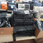 LOTE 322 - 01 LOTE COM FONTES, CABOS, 01 APARELHO DE FAX E PERIFÉRICOS DE INFORMÁTICA DIVERSOS. (NO ESTADO) ATENÇÃO! FAZER A VISITAÇÃO ANTES DE ARREMATAR, NÃO SABEMOS SE FUNCIONA. LEILÃO NÃO TEM GARANTIA E NEM DEVOLUÇÃO, SUJEITO A POSSÍVEIS AVARIAS VISÍVEIS/OCULTAS E/OU AUSÊNCIA DE COMPONENTES.