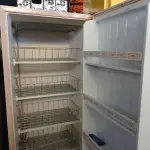 LOTE 463 - 01 FREEZER VERTICAL 127V. (NO ESTADO) ATENÇÃO! FAZER A VISITAÇÃO ANTES DE ARREMATAR, NÃO SABEMOS SE FUNCIONA. LEILÃO NÃO TEM GARANTIA E NEM DEVOLUÇÃO, SUJEITO A POSSÍVEIS AVARIAS VISÍVEIS/OCULTAS E/OU AUSÊNCIA DE COMPONENTES.