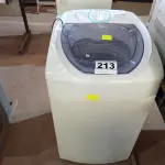 LOTE 213 - 01 MÁQUINA DE LAVAR ROUPAS MARCA ELECTROLUX 6KG 220V. (NO ESTADO) ATENÇÃO! FAZER A VISITAÇÃO ANTES DE ARREMATAR, NÃO SABEMOS SE FUNCIONA. LEILÃO NÃO TEM GARANTIA E NEM DEVOLUÇÃO, SUJEITO A POSSÍVEIS AVARIAS VISÍVEIS/OCULTAS E/OU AUSÊNCIA DE COMPONENTES.