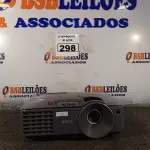 LOTE 298 - 01 PROJETOR MULTIMIDIA MARCA BENQ. (NO ESTADO) ATENÇÃO! FAZER A VISITAÇÃO ANTES DE ARREMATAR, NÃO SABEMOS SE FUNCIONA. LEILÃO NÃO TEM GARANTIA E NEM DEVOLUÇÃO, SUJEITO A POSSÍVEIS AVARIAS VISÍVEIS/OCULTAS E/OU AUSÊNCIA DE COMPONENTES.