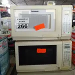 LOTE 266 - 04 MICRO-ONDAS MARCAS E MODELOS DIVERSOS PARA RETIRADA DE PEÇAS. (NO ESTADO) ATENÇÃO! FAZER A VISITAÇÃO ANTES DE ARREMATAR, NÃO SABEMOS SE FUNCIONA. LEILÃO NÃO TEM GARANTIA E NEM DEVOLUÇÃO, SUJEITO A POSSÍVEIS AVARIAS VISÍVEIS/OCULTAS E/OU AUSÊNCIA DE COMPONENTES.