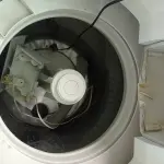 LOTE 498 - 01 MÁQUINA DE LAVAR ROUPAS MARCA BRASTEMP 11KG 220V. (NO ESTADO) ATENÇÃO! FAZER A VISITAÇÃO ANTES DE ARREMATAR, NÃO SABEMOS SE FUNCIONA. LEILÃO NÃO TEM GARANTIA E NEM DEVOLUÇÃO, SUJEITO A POSSÍVEIS AVARIAS VISÍVEIS/OCULTAS E/OU AUSÊNCIA DE COMPONENTES.