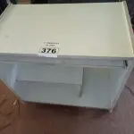 LOTE 376 - 01 MESINHA PARA COMPUTADOR. (NO ESTADO) ATENÇÃO! FAZER A VISITAÇÃO ANTES DE ARREMATAR, NÃO SABEMOS SE FUNCIONA. LEILÃO NÃO TEM GARANTIA E NEM DEVOLUÇÃO, SUJEITO A POSSÍVEIS AVARIAS VISÍVEIS/OCULTAS E/OU AUSÊNCIA DE COMPONENTES.