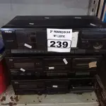 LOTE 239 - 03 STÉREO CASSETE DECK MARCAS E MODELOS DIVERSOS. (NO ESTADO) ATENÇÃO! FAZER A VISITAÇÃO ANTES DE ARREMATAR, NÃO SABEMOS SE FUNCIONA. LEILÃO NÃO TEM GARANTIA E NEM DEVOLUÇÃO, SUJEITO A POSSÍVEIS AVARIAS VISÍVEIS/OCULTAS E/OU AUSÊNCIA DE COMPONENTES.
