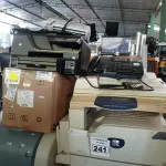 LOTE 241 - 03 IMPRESSORAS, VÁRIOS TECLADOS PARA PC E 02 APARELHOS DE FAX MARCAS E MODELOS DIVERSOS.  (NO ESTADO) ATENÇÃO! FAZER A VISITAÇÃO ANTES DE ARREMATAR, NÃO SABEMOS SE FUNCIONA. LEILÃO NÃO TEM GARANTIA E NEM DEVOLUÇÃO, SUJEITO A POSSÍVEIS AVARIAS VISÍVEIS/OCULTAS E/OU AUSÊNCIA DE COMPONENTES.