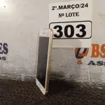 LOTE 303 - 01 CELULAR IPHONE PARA RETIRADA DE PEÇAS. (NO ESTADO) ATENÇÃO! FAZER A VISITAÇÃO ANTES DE ARREMATAR, NÃO SABEMOS SE FUNCIONA. LEILÃO NÃO TEM GARANTIA E NEM DEVOLUÇÃO, SUJEITO A POSSÍVEIS AVARIAS VISÍVEIS/OCULTAS E/OU AUSÊNCIA DE COMPONENTES.