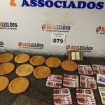 LOTE 079 - 01 LOTE COM OBJETOS DECORATIVOS DIVERSOS. (NO ESTADO) ATENÇÃO! FAZER A VISITAÇÃO ANTES DE ARREMATAR, NÃO SABEMOS SE FUNCIONA. LEILÃO NÃO TEM GARANTIA E NEM DEVOLUÇÃO, SUJEITO A POSSÍVEIS AVARIAS VISÍVEIS/OCULTAS E/OU AUSÊNCIA DE COMPONENTES.