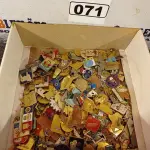 LOTE 071 - 01 LOTE COM VÁRIOS BROCHES EM METAL DIVERSOS. (NO ESTADO) ATENÇÃO! FAZER A VISITAÇÃO ANTES DE ARREMATAR, NÃO SABEMOS SE FUNCIONA. LEILÃO NÃO TEM GARANTIA E NEM DEVOLUÇÃO, SUJEITO A POSSÍVEIS AVARIAS VISÍVEIS/OCULTAS E/OU AUSÊNCIA DE COMPONENTES.