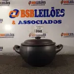 LOTE 098 - 01 PANELA DE BARRO. (NO ESTADO) ATENÇÃO! FAZER A VISITAÇÃO ANTES DE ARREMATAR, NÃO SABEMOS SE FUNCIONA. LEILÃO NÃO TEM GARANTIA E NEM DEVOLUÇÃO, SUJEITO A POSSÍVEIS AVARIAS VISÍVEIS/OCULTAS E/OU AUSÊNCIA DE COMPONENTES.