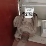 LOTE 218 - 01 MOTOR ELÉTRICO. (NO ESTADO) ATENÇÃO! FAZER A VISITAÇÃO ANTES DE ARREMATAR, NÃO SABEMOS SE FUNCIONA. LEILÃO NÃO TEM GARANTIA E NEM DEVOLUÇÃO, SUJEITO A POSSÍVEIS AVARIAS VISÍVEIS/OCULTAS E/OU AUSÊNCIA DE COMPONENTES.