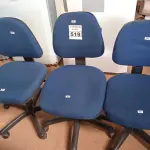 LOTE 519 - 03 CADEIRAS DE ESCRITÓRIO COM BASE GIRATÓRIA. (NO ESTADO) ATENÇÃO! FAZER A VISITAÇÃO ANTES DE ARREMATAR, NÃO SABEMOS SE FUNCIONA. LEILÃO NÃO TEM GARANTIA E NEM DEVOLUÇÃO, SUJEITO A POSSÍVEIS AVARIAS VISÍVEIS/OCULTAS E/OU AUSÊNCIA DE COMPONENTES.
