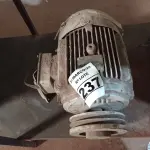 LOTE 237 - 01 MOTOR ELÉTRICO. (NO ESTADO) ATENÇÃO! FAZER A VISITAÇÃO ANTES DE ARREMATAR, NÃO SABEMOS SE FUNCIONA. LEILÃO NÃO TEM GARANTIA E NEM DEVOLUÇÃO, SUJEITO A POSSÍVEIS AVARIAS VISÍVEIS/OCULTAS E/OU AUSÊNCIA DE COMPONENTES.
