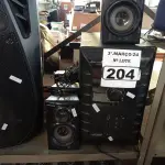 LOTE 204 - 01 SUBWOOFER E 05 CAIXINHAS DE SOM. (NO ESTADO) ATENÇÃO! FAZER A VISITAÇÃO ANTES DE ARREMATAR, NÃO SABEMOS SE FUNCIONA. LEILÃO NÃO TEM GARANTIA E NEM DEVOLUÇÃO, SUJEITO A POSSÍVEIS AVARIAS VISÍVEIS/OCULTAS E/OU AUSÊNCIA DE COMPONENTES.