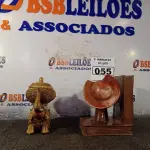LOTE 055 - 02 ESCULTURAS. (NO ESTADO) ATENÇÃO! FAZER A VISITAÇÃO ANTES DE ARREMATAR, NÃO SABEMOS SE FUNCIONA. LEILÃO NÃO TEM GARANTIA E NEM DEVOLUÇÃO, SUJEITO A POSSÍVEIS AVARIAS VISÍVEIS/OCULTAS E/OU AUSÊNCIA DE COMPONENTES.