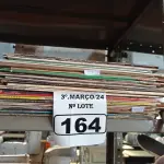 LOTE 164 - 01 LOTE COM VÁRIOS DISCOS DE VINIL. (NO ESTADO) ATENÇÃO! FAZER A VISITAÇÃO ANTES DE ARREMATAR, NÃO SABEMOS SE FUNCIONA. LEILÃO NÃO TEM GARANTIA E NEM DEVOLUÇÃO, SUJEITO A POSSÍVEIS AVARIAS VISÍVEIS/OCULTAS E/OU AUSÊNCIA DE COMPONENTES.