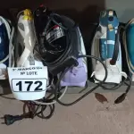 LOTE 172 - 08 FERROS DE PASSAR ROUPAS MARCAS E MODELOS DIVERSOS. (NO ESTADO) ATENÇÃO! FAZER A VISITAÇÃO ANTES DE ARREMATAR, NÃO SABEMOS SE FUNCIONA. LEILÃO NÃO TEM GARANTIA E NEM DEVOLUÇÃO, SUJEITO A POSSÍVEIS AVARIAS VISÍVEIS/OCULTAS E/OU AUSÊNCIA DE COMPONENTES.