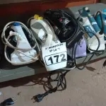 LOTE 172 - 08 FERROS DE PASSAR ROUPAS MARCAS E MODELOS DIVERSOS. (NO ESTADO) ATENÇÃO! FAZER A VISITAÇÃO ANTES DE ARREMATAR, NÃO SABEMOS SE FUNCIONA. LEILÃO NÃO TEM GARANTIA E NEM DEVOLUÇÃO, SUJEITO A POSSÍVEIS AVARIAS VISÍVEIS/OCULTAS E/OU AUSÊNCIA DE COMPONENTES.