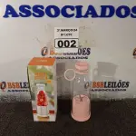 LOTE 002 - 01 LIQUIDIFICADOR PORTÁTIL. (NO ESTADO) ATENÇÃO! FAZER A VISITAÇÃO ANTES DE ARREMATAR, NÃO SABEMOS SE FUNCIONA. LEILÃO NÃO TEM GARANTIA E NEM DEVOLUÇÃO, SUJEITO A POSSÍVEIS AVARIAS VISÍVEIS/OCULTAS E/OU AUSÊNCIA DE COMPONENTES.