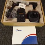 LOTE 032 - 01 RÁDIO COMUNICADOR. (NO ESTADO) ATENÇÃO! FAZER A VISITAÇÃO ANTES DE ARREMATAR, NÃO SABEMOS SE FUNCIONA. LEILÃO NÃO TEM GARANTIA E NEM DEVOLUÇÃO, SUJEITO A POSSÍVEIS AVARIAS VISÍVEIS/OCULTAS E/OU AUSÊNCIA DE COMPONENTES.