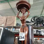 LOTE 234 - 01 VASO DE BARRO E 01 ESCULTURA EM MADEIRA. (NO ESTADO) ATENÇÃO! FAZER A VISITAÇÃO ANTES DE ARREMATAR, NÃO SABEMOS SE FUNCIONA. LEILÃO NÃO TEM GARANTIA E NEM DEVOLUÇÃO, SUJEITO A POSSÍVEIS AVARIAS VISÍVEIS/OCULTAS E/OU AUSÊNCIA DE COMPONENTES.