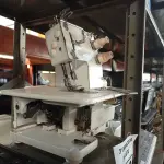 LOTE 188 - 01 MÁQUINA DE COSTURA COM MOTOR. (NO ESTADO) ATENÇÃO! FAZER A VISITAÇÃO ANTES DE ARREMATAR, NÃO SABEMOS SE FUNCIONA. LEILÃO NÃO TEM GARANTIA E NEM DEVOLUÇÃO, SUJEITO A POSSÍVEIS AVARIAS VISÍVEIS/OCULTAS E/OU AUSÊNCIA DE COMPONENTES.