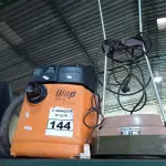 LOTE 144 - 02 ASPIRADORES DE PÓ E 01 ENCERADEIRA MARCAS E MODELOS DIVERSOS. (NO ESTADO) ATENÇÃO! FAZER A VISITAÇÃO ANTES DE ARREMATAR, NÃO SABEMOS SE FUNCIONA. LEILÃO NÃO TEM GARANTIA E NEM DEVOLUÇÃO, SUJEITO A POSSÍVEIS AVARIAS VISÍVEIS/OCULTAS E/OU AUSÊNCIA DE COMPONENTES.