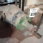 LOTE 239 - 01 MOTOR ELÉTRICO. (NO ESTADO) ATENÇÃO! FAZER A VISITAÇÃO ANTES DE ARREMATAR, NÃO SABEMOS SE FUNCIONA. LEILÃO NÃO TEM GARANTIA E NEM DEVOLUÇÃO, SUJEITO A POSSÍVEIS AVARIAS VISÍVEIS/OCULTAS E/OU AUSÊNCIA DE COMPONENTES.