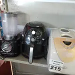 LOTE 215 - 01 LIQUIDIFICADOR, 01 AIR FRYER E 01 MULTIPANE MARCAS E MODELOS DIVERSOS. (NO ESTADO) ATENÇÃO! FAZER A VISITAÇÃO ANTES DE ARREMATAR, NÃO SABEMOS SE FUNCIONA. LEILÃO NÃO TEM GARANTIA E NEM DEVOLUÇÃO, SUJEITO A POSSÍVEIS AVARIAS VISÍVEIS/OCULTAS E/OU AUSÊNCIA DE COMPONENTES.