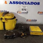 LOTE 070 - 01 APARELHO GPS TOPCON HIPER. (NO ESTADO) ATENÇÃO! FAZER A VISITAÇÃO ANTES DE ARREMATAR, NÃO SABEMOS SE FUNCIONA. LEILÃO NÃO TEM GARANTIA E NEM DEVOLUÇÃO, SUJEITO A POSSÍVEIS AVARIAS VISÍVEIS/OCULTAS E/OU AUSÊNCIA DE COMPONENTES.