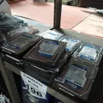 LOTE 196 - 10 HARD DISC 500GB MARCAS E MODELOS DIVERSOS. (NO ESTADO) ATENÇÃO! FAZER A VISITAÇÃO ANTES DE ARREMATAR, NÃO SABEMOS SE FUNCIONA. LEILÃO NÃO TEM GARANTIA E NEM DEVOLUÇÃO, SUJEITO A POSSÍVEIS AVARIAS VISÍVEIS/OCULTAS E/OU AUSÊNCIA DE COMPONENTES.