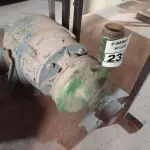 LOTE 239 - 01 MOTOR ELÉTRICO. (NO ESTADO) ATENÇÃO! FAZER A VISITAÇÃO ANTES DE ARREMATAR, NÃO SABEMOS SE FUNCIONA. LEILÃO NÃO TEM GARANTIA E NEM DEVOLUÇÃO, SUJEITO A POSSÍVEIS AVARIAS VISÍVEIS/OCULTAS E/OU AUSÊNCIA DE COMPONENTES.