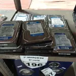 LOTE 196 - 10 HARD DISC 500GB MARCAS E MODELOS DIVERSOS. (NO ESTADO) ATENÇÃO! FAZER A VISITAÇÃO ANTES DE ARREMATAR, NÃO SABEMOS SE FUNCIONA. LEILÃO NÃO TEM GARANTIA E NEM DEVOLUÇÃO, SUJEITO A POSSÍVEIS AVARIAS VISÍVEIS/OCULTAS E/OU AUSÊNCIA DE COMPONENTES.