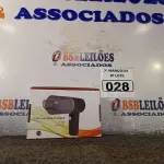 LOTE 028 - 01 MINI ASPIRADOR DE PÓ PORTÁTIL. (NO ESTADO) ATENÇÃO! FAZER A VISITAÇÃO ANTES DE ARREMATAR, NÃO SABEMOS SE FUNCIONA. LEILÃO NÃO TEM GARANTIA E NEM DEVOLUÇÃO, SUJEITO A POSSÍVEIS AVARIAS VISÍVEIS/OCULTAS E/OU AUSÊNCIA DE COMPONENTES.