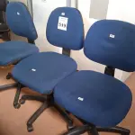 LOTE 519 - 03 CADEIRAS DE ESCRITÓRIO COM BASE GIRATÓRIA. (NO ESTADO) ATENÇÃO! FAZER A VISITAÇÃO ANTES DE ARREMATAR, NÃO SABEMOS SE FUNCIONA. LEILÃO NÃO TEM GARANTIA E NEM DEVOLUÇÃO, SUJEITO A POSSÍVEIS AVARIAS VISÍVEIS/OCULTAS E/OU AUSÊNCIA DE COMPONENTES.