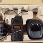 LOTE 023 - 01 RÁDIO COMUNICADOR. (NO ESTADO) ATENÇÃO! FAZER A VISITAÇÃO ANTES DE ARREMATAR, NÃO SABEMOS SE FUNCIONA. LEILÃO NÃO TEM GARANTIA E NEM DEVOLUÇÃO, SUJEITO A POSSÍVEIS AVARIAS VISÍVEIS/OCULTAS E/OU AUSÊNCIA DE COMPONENTES.