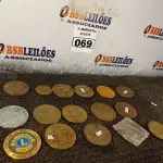 LOTE 069 - 01 LOTE COM VÁRIAS MEDALHAS COMEMORATIVAS DIVERSAS. (NO ESTADO) ATENÇÃO! FAZER A VISITAÇÃO ANTES DE ARREMATAR, NÃO SABEMOS SE FUNCIONA. LEILÃO NÃO TEM GARANTIA E NEM DEVOLUÇÃO, SUJEITO A POSSÍVEIS AVARIAS VISÍVEIS/OCULTAS E/OU AUSÊNCIA DE COMPONENTES.
