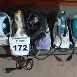 LOTE 172 - 08 FERROS DE PASSAR ROUPAS MARCAS E MODELOS DIVERSOS. (NO ESTADO) ATENÇÃO! FAZER A VISITAÇÃO ANTES DE ARREMATAR, NÃO SABEMOS SE FUNCIONA. LEILÃO NÃO TEM GARANTIA E NEM DEVOLUÇÃO, SUJEITO A POSSÍVEIS AVARIAS VISÍVEIS/OCULTAS E/OU AUSÊNCIA DE COMPONENTES.
